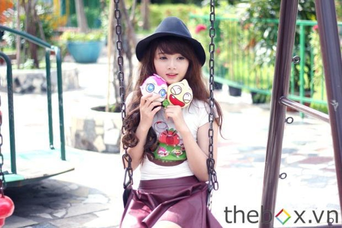 Hot girl anh the Lan Huong sau khi bi giat dien thoai-Hinh-6